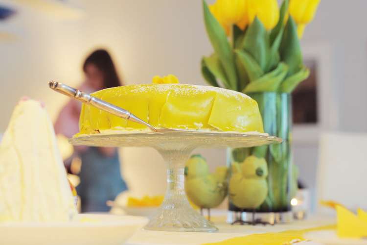 A yellow Easter cake.