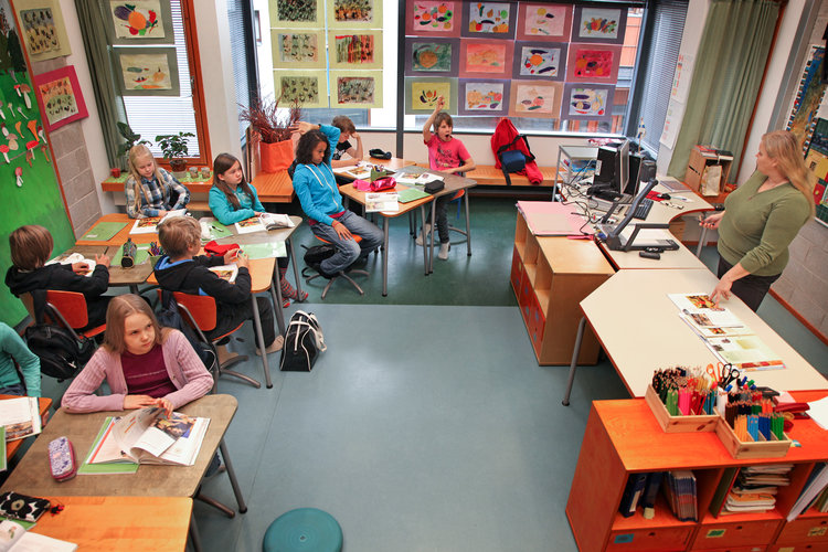 Uskontotunti Ruusutorpan koulussa Espoossa