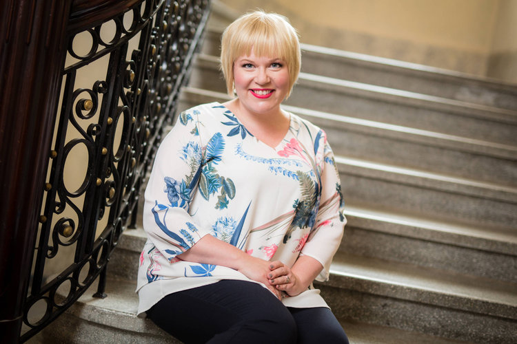 Perhe- ja peruspalveluministeri Annika Saarikko