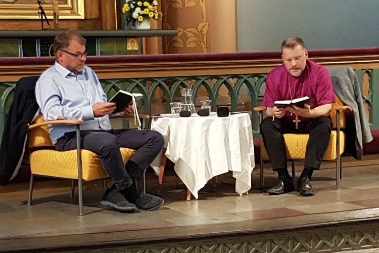 Pääministeri Juha Sipilä ja piispa Jari Jolkkonen