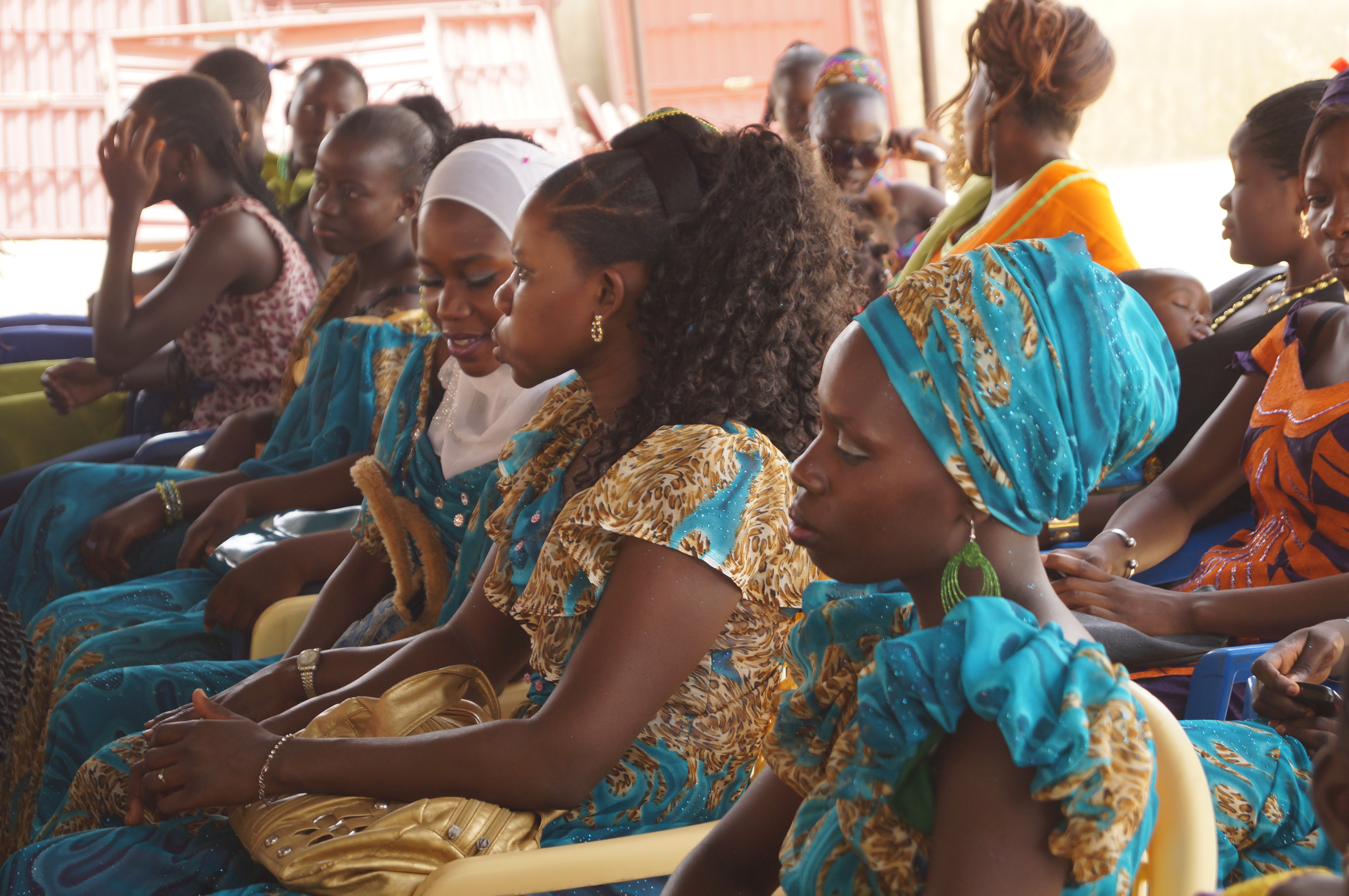 Koulun päättäjäiset naisten koulutuskeskuksessa Senegalin Fatickissa. Suomen Lähetysseuran kuva.