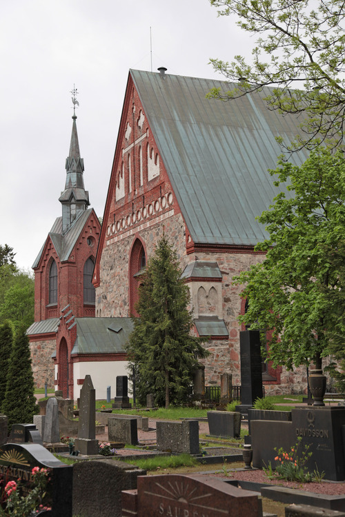 The church of Saint Lauri.