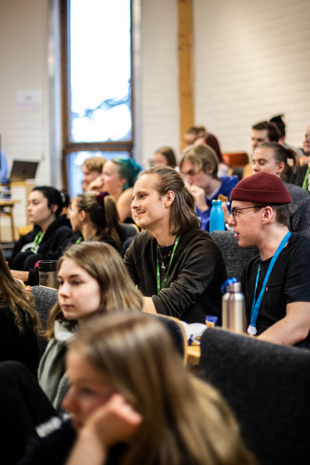 Öppna bilden i större format Publiken följer med...