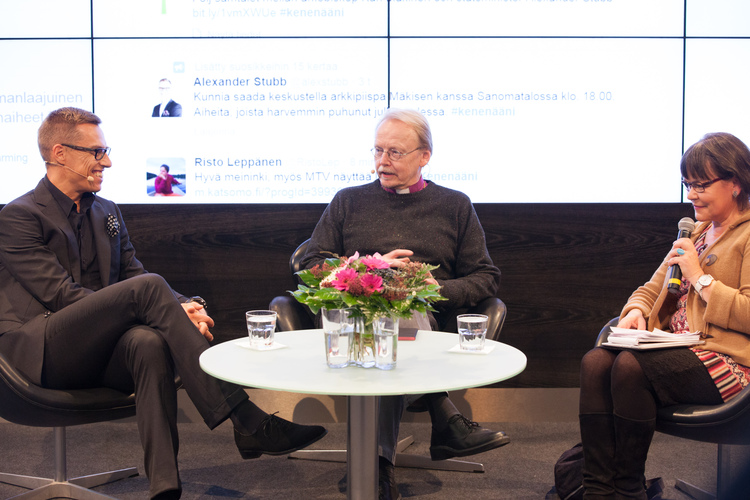 Alexander Stubb och ärkebiskop emeritus Kari Mäkinen i en paneldiskussion.