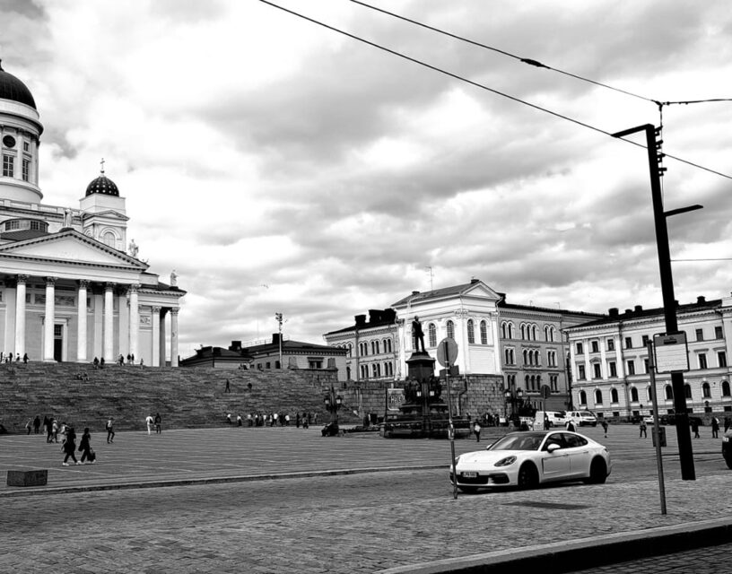 Kuvassa näkyy Helsingin senaatintori.