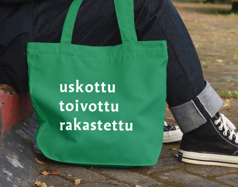 Vihreä kassi, jossa lukee uskottu toibottu rakastettu